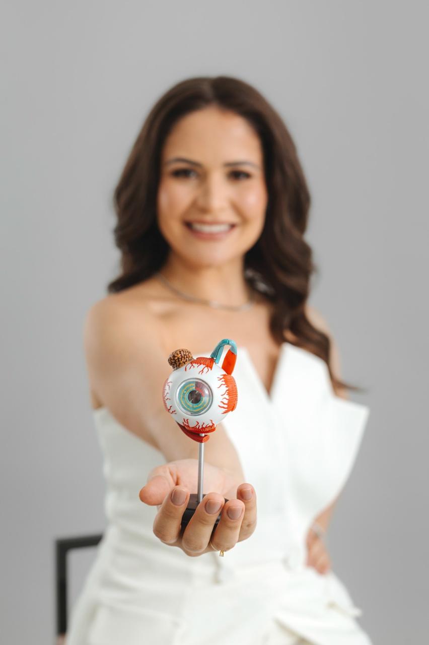 Dra. Jéssica Queiroz, oftalmopediatra e estrabóloga